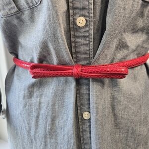 WHITE HOUSE BLACK MARKET WHBM RED FAUX SNAKESKIN BOW BELT WOMEN SMALL STRUCTURED